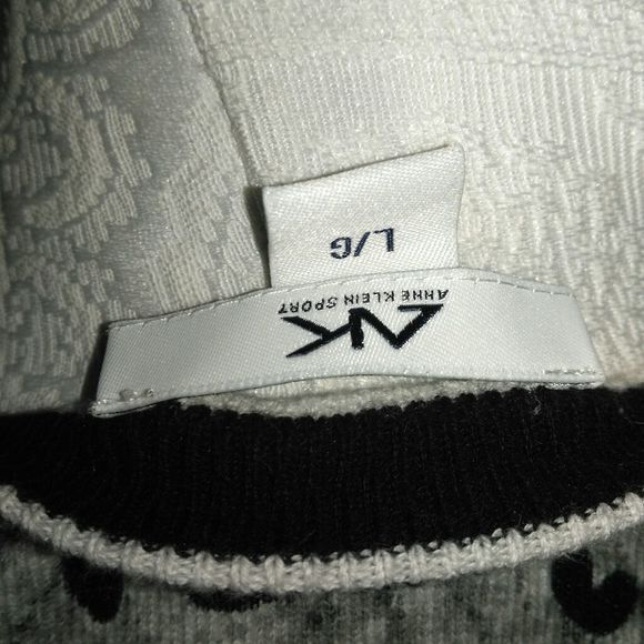 Lovely sweater - Picture 6 of 6